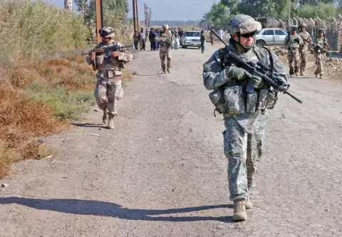 Iraqi Army, Paratroopers Working Together