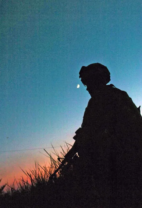 Iraqi Army, Paratroopers Working Together